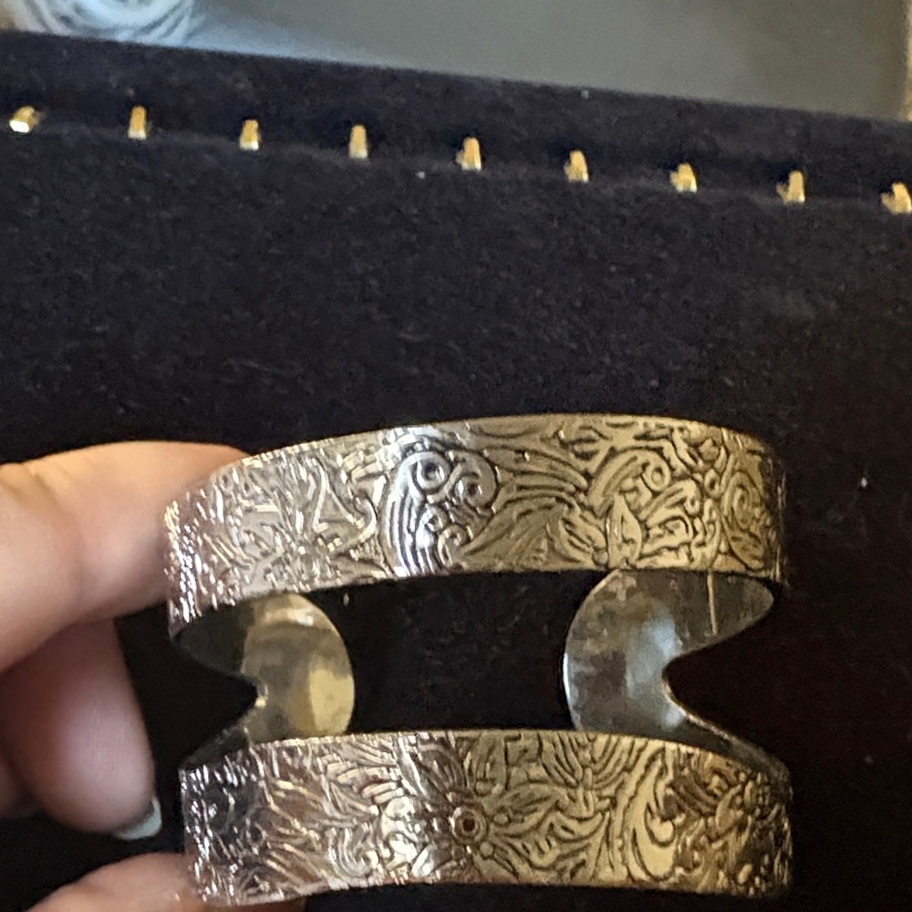 Elegant Silver Cuff Bracelet - Picture 3 of 6